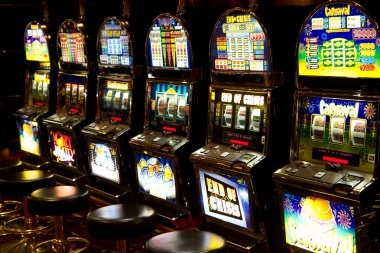 tokeslot88 platform showing football markets, live-dealer tables, and slot games
