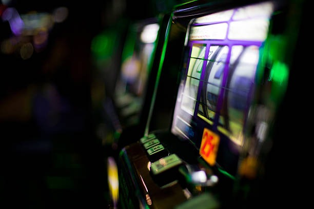 Lightning Roulette live dealer table with wheel and betting layout